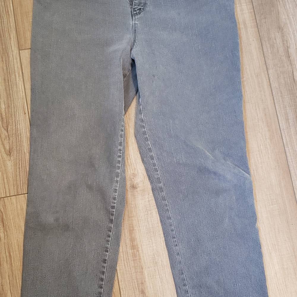 Gloria Vanderbilt Amanda gray jeans